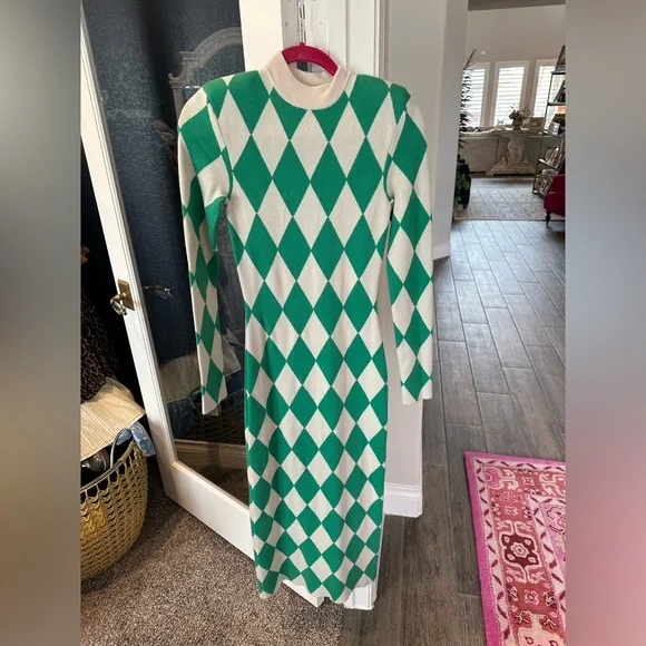 long sleeve green velvet dress TH&TH Camilla Long Sleeve Velvet Bridesmaid Dress In Forest Green
